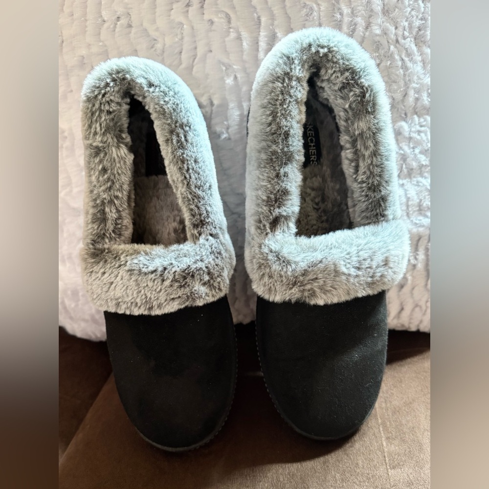 Skechers Black and Gray Women's Slippers